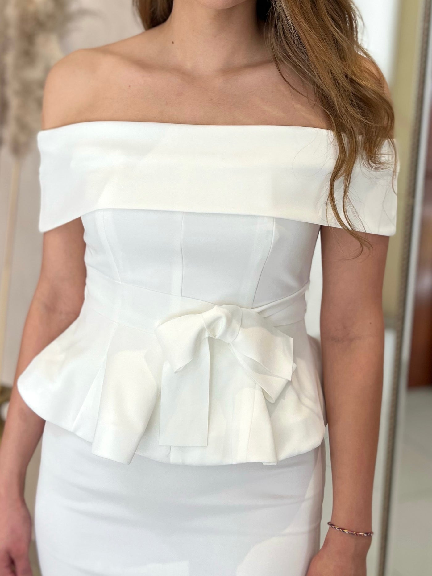 Vestido offshoulder peplum